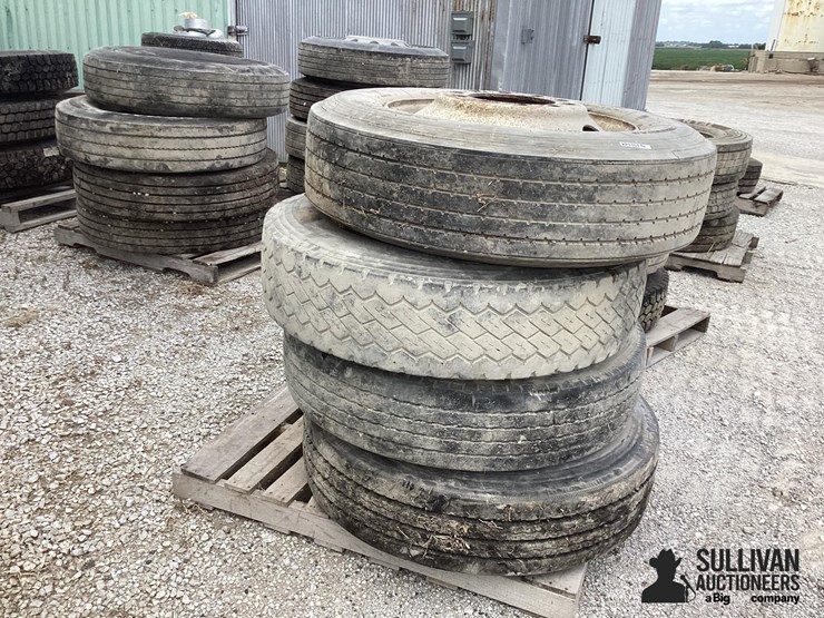285/75r24.5-tires-&-rims-image-5