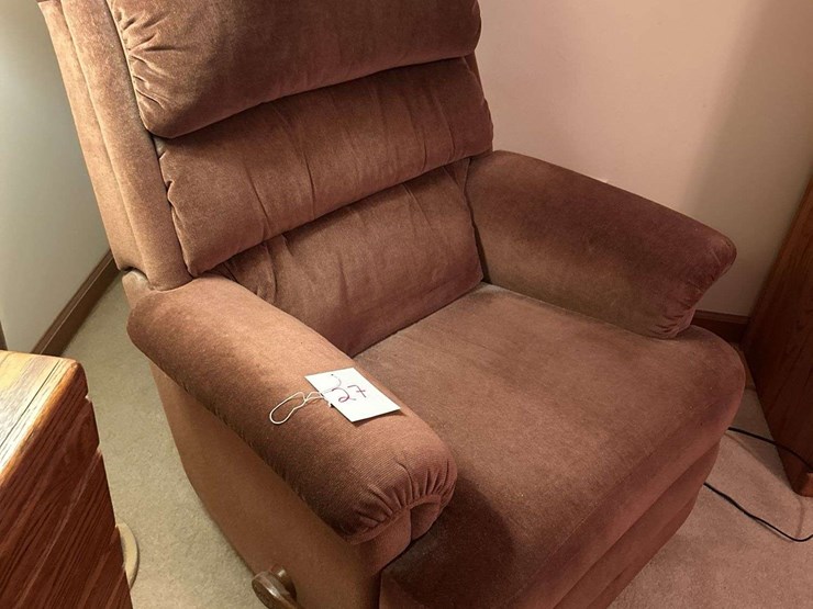 la-z-boy-recliner-and-lamp-image-2