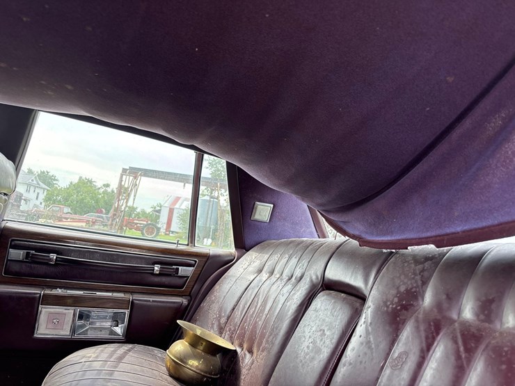 cadillac-deville-sedan-image-19