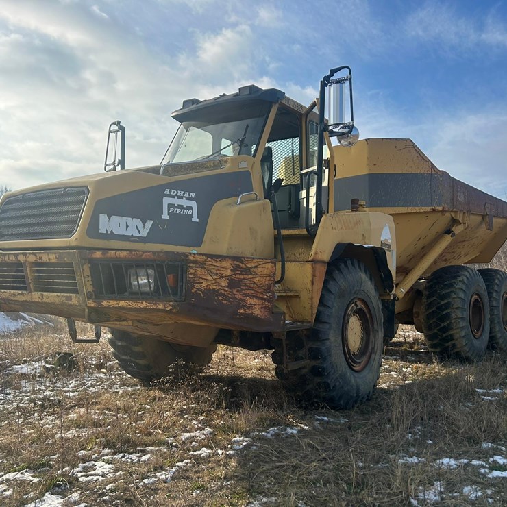 1999 MOXY MT36