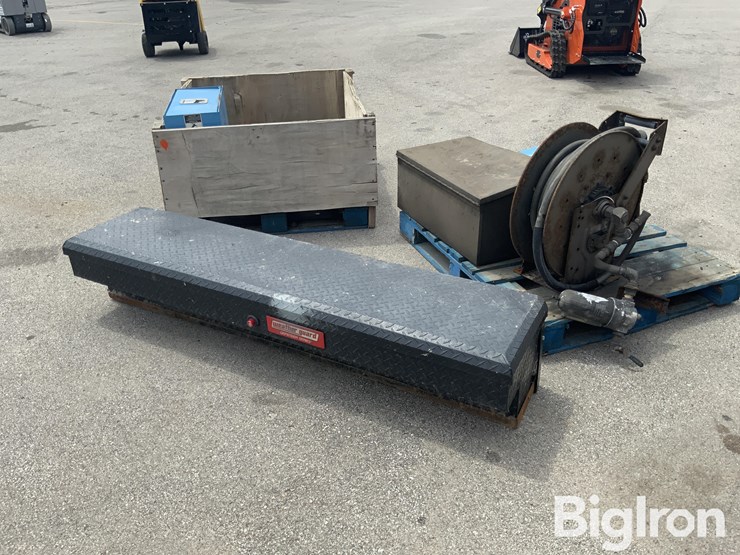electrical-components,-retractable-hose-reel-&-tool-chests-image-3