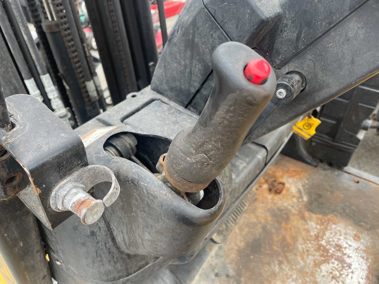 #1366-•-yale-5000-lb.-capacity,-pneumatic-forklift-(o3)-image-7