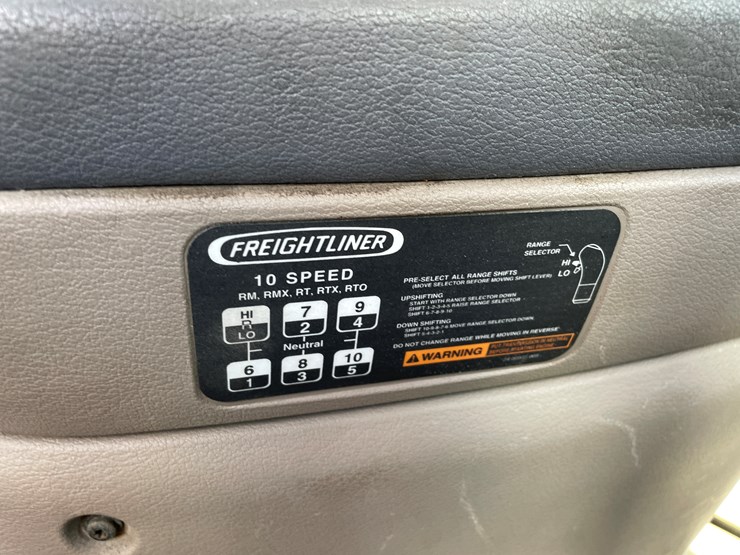 #6246-•-2011-freightliner-cascadia-semi-tractor-(has-wi-title)-image-37