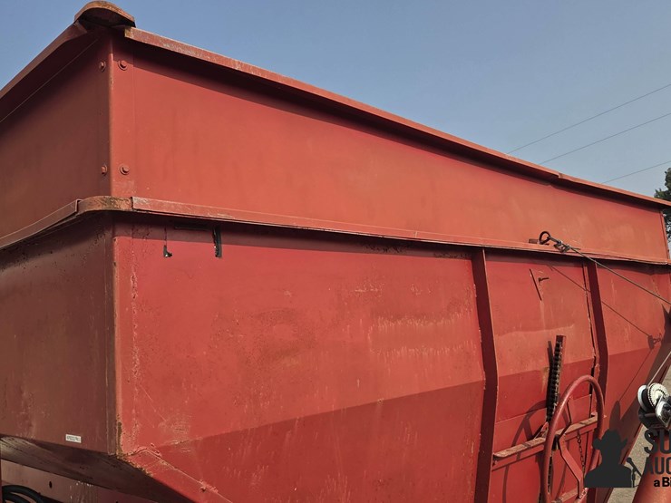 grain-cart-w/hydraulic-auger-image-9