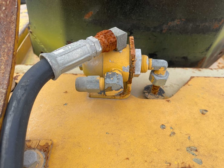 #1367-•-allis-chalmers-pneumatic-3000-lb.-capacity-forklift-(o3)-image-6