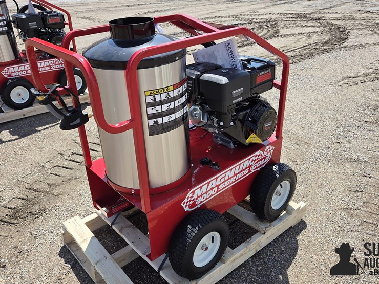 2025-magnum-4000-series-hot-water-pressure-washer-image-3