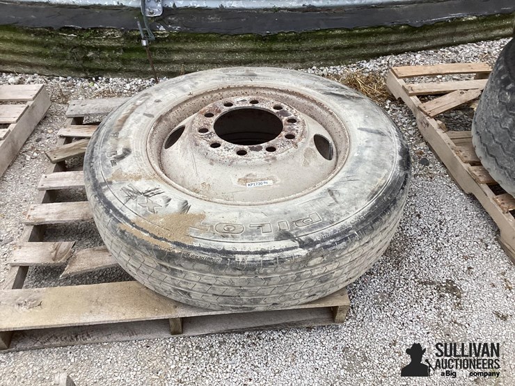 275/80r24.5-tire-&-rim-image-2