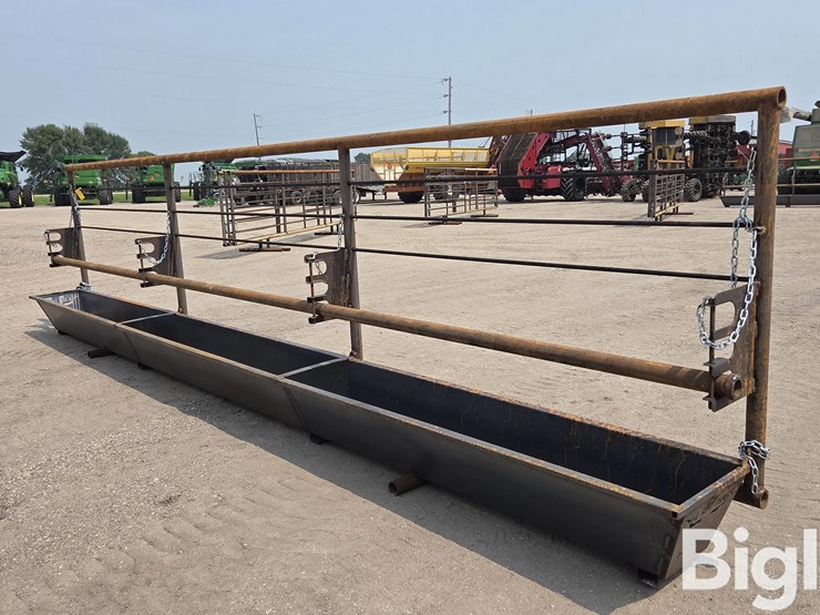 24'-free-standing-panel-w/-feed-trough-image-1