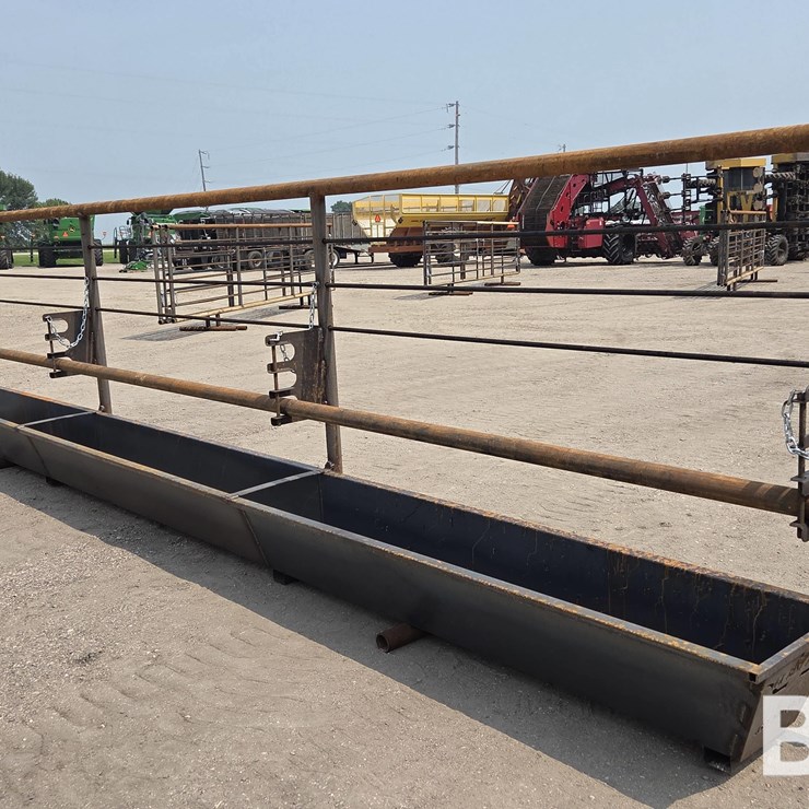 24' Free Standing Panel W/ Feed Trough