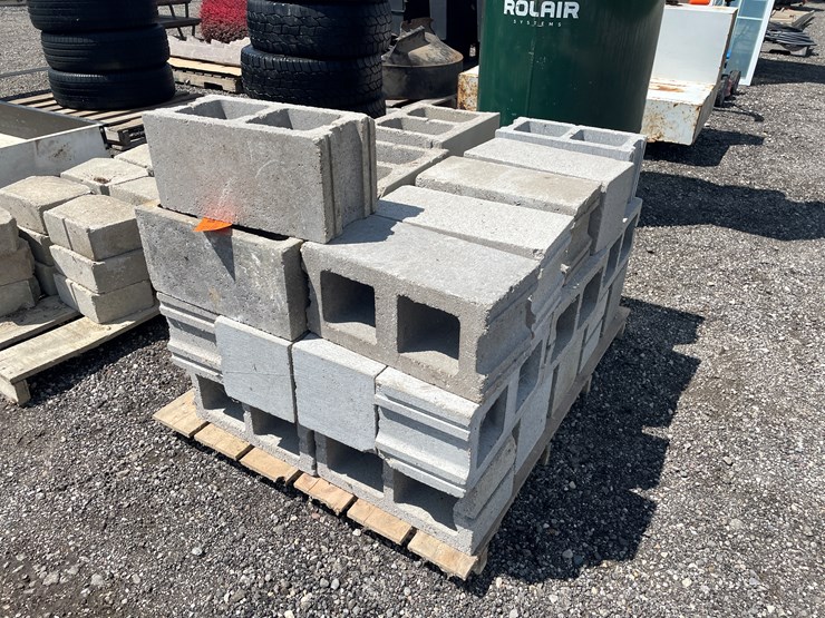 #6339-•-approx.-(30)-cinder-blocks-image-1