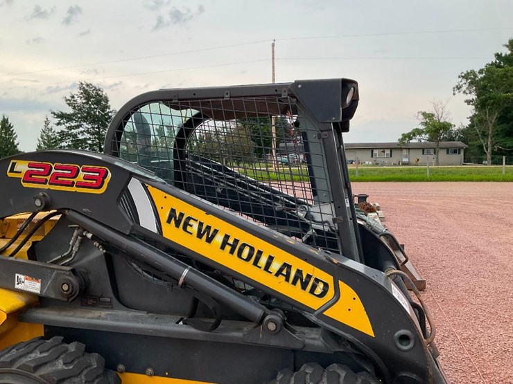 2015-new-holland-l223-image-20