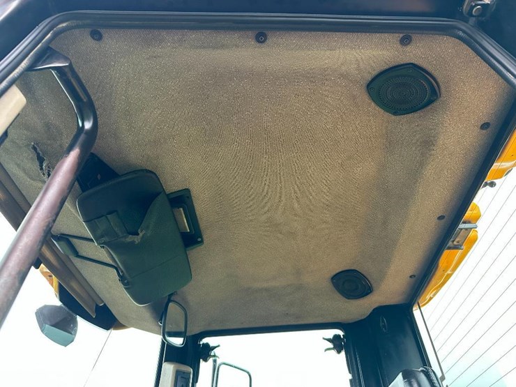 2002-jcb-411ht-image-42