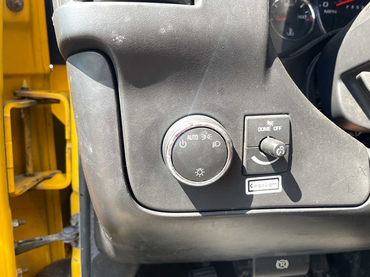 #1296-•-2012-gmc-savana-box-truck-(has-wi-title)-(of)-image-23