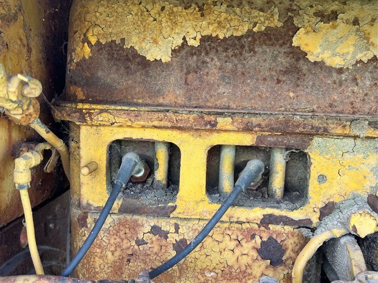 caterpillar-twenty-two-image-15