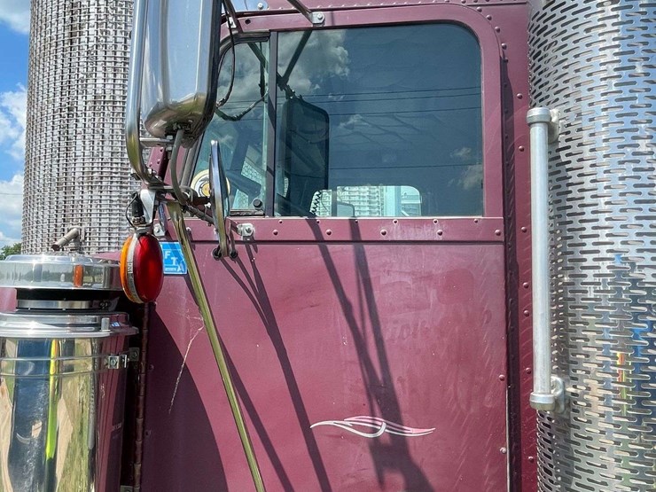 freightliner-semi-image-18