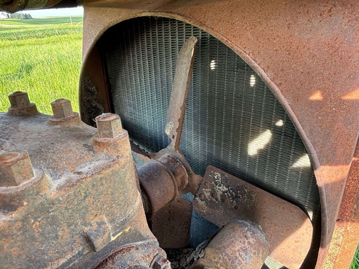 huber-4-cylinder-tractor-image-27