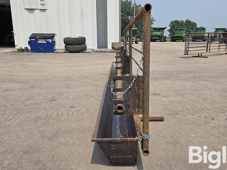 24'-free-standing-panel-w/-feed-trough-image-8