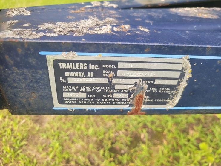 #1355-•-aluminum-boat-and-bayliner-trailer-(has-registration-card)-(located-in-dalton,-wi-)-image-10