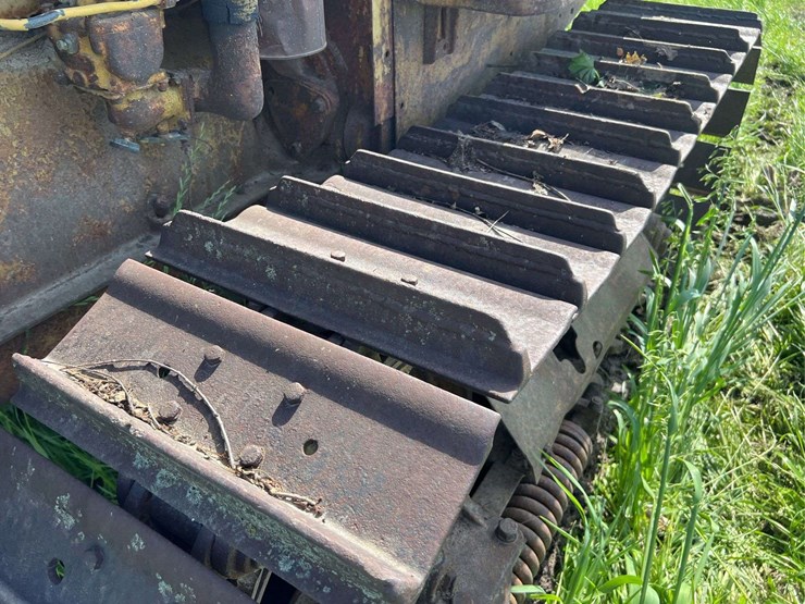 caterpillar-twenty-two-image-45