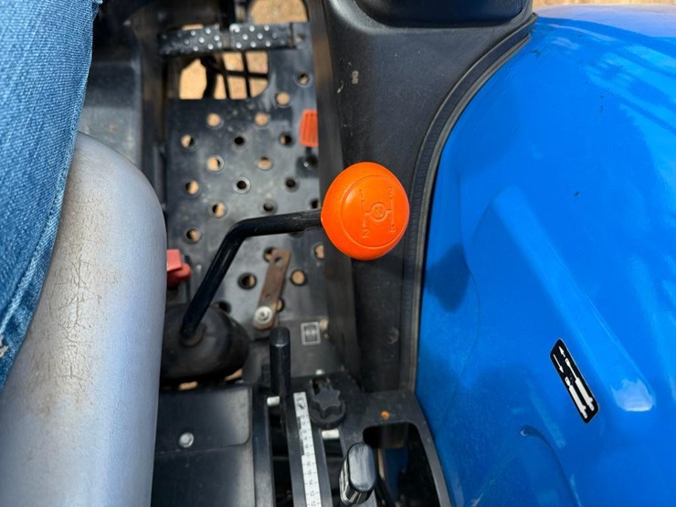 2019-new-holland-workmaster-70-image-43