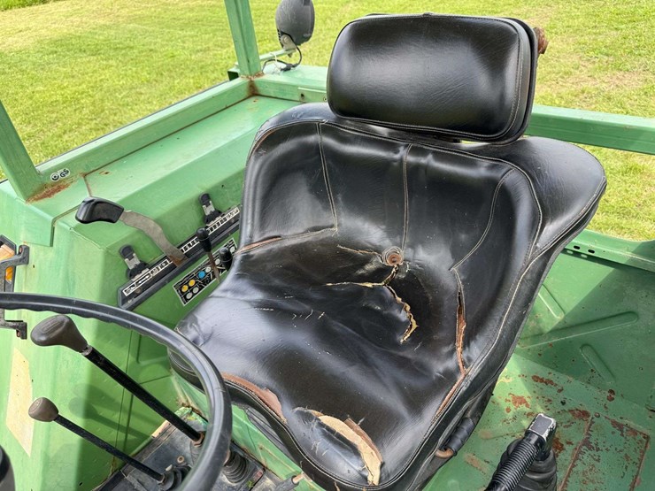 low-hour-fendt-306ls-with-loader-image-30