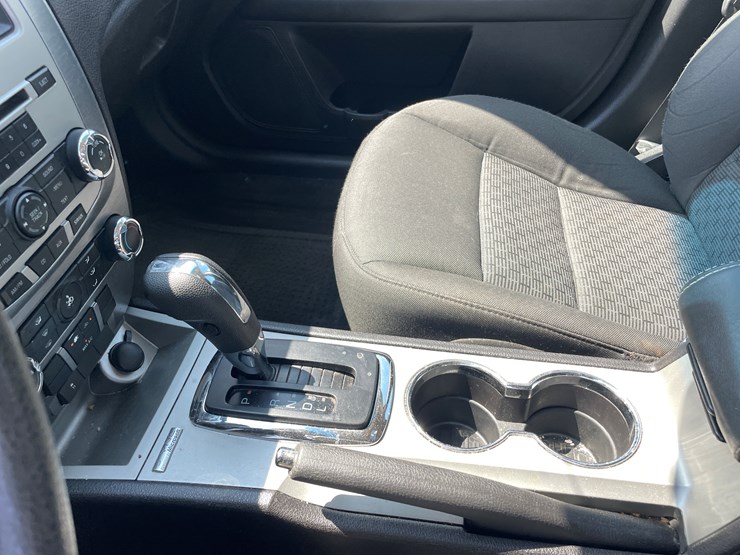 #6296-•-2010-ford-fusion-se-sedan-(has-wi-title)-image-28