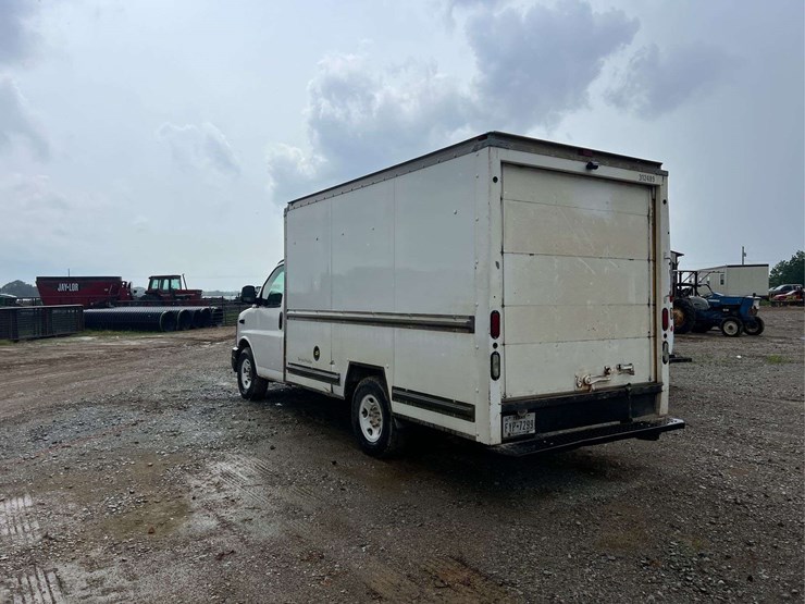2010-gmc-3500-image-2