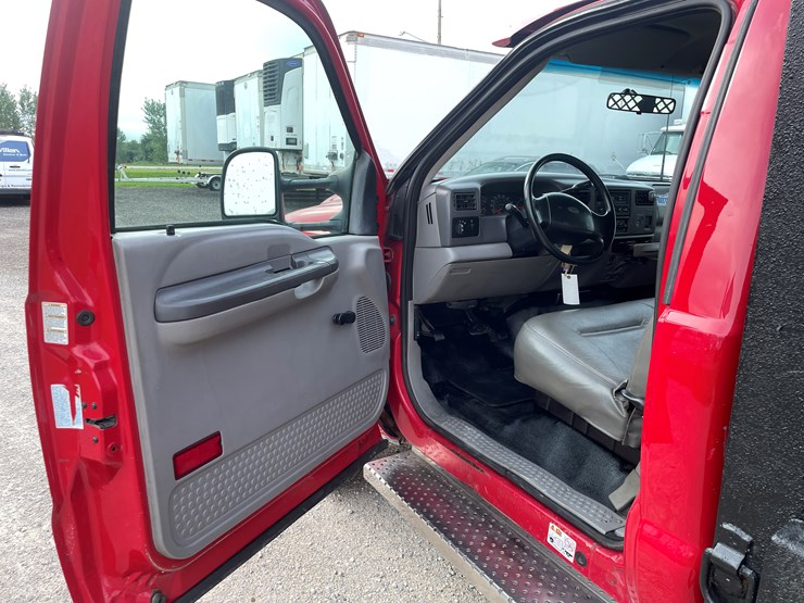 2001-ford-f550-image-35
