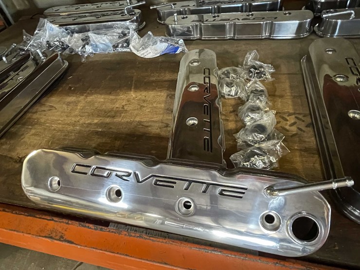 #2130-•-gm-corvette-valve-covers-(pr4)-image-3