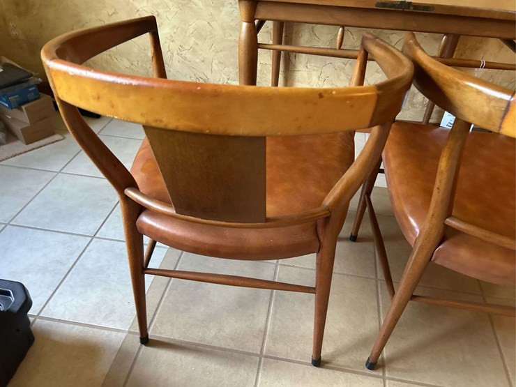 hendriden-heritage-table-and-two-chairs-image-5