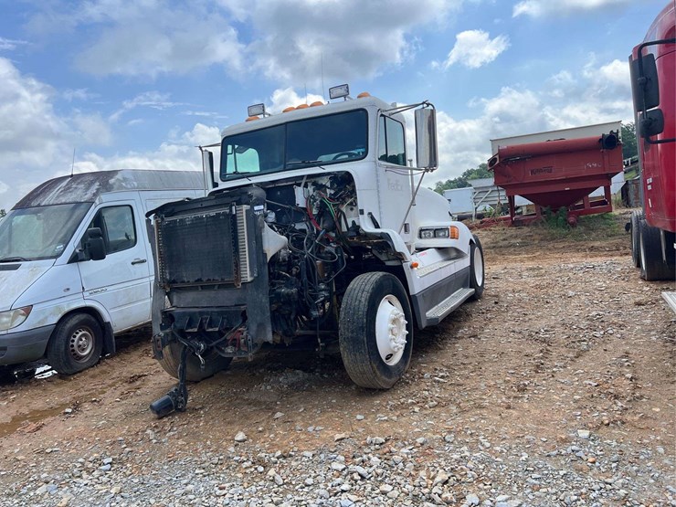 2000-freightliner-s/a-daycab-truck-*inop-image-1