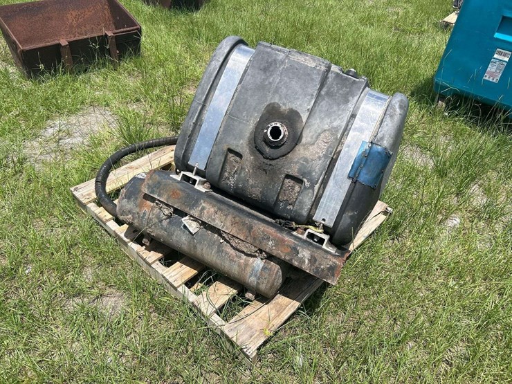 fluid-reservoir-tank-image-4