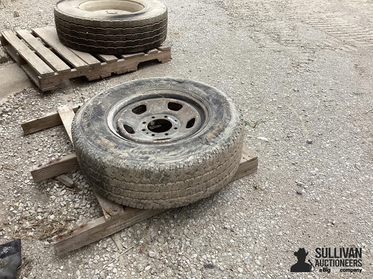 275/70r18-tire-&-rim-image-4