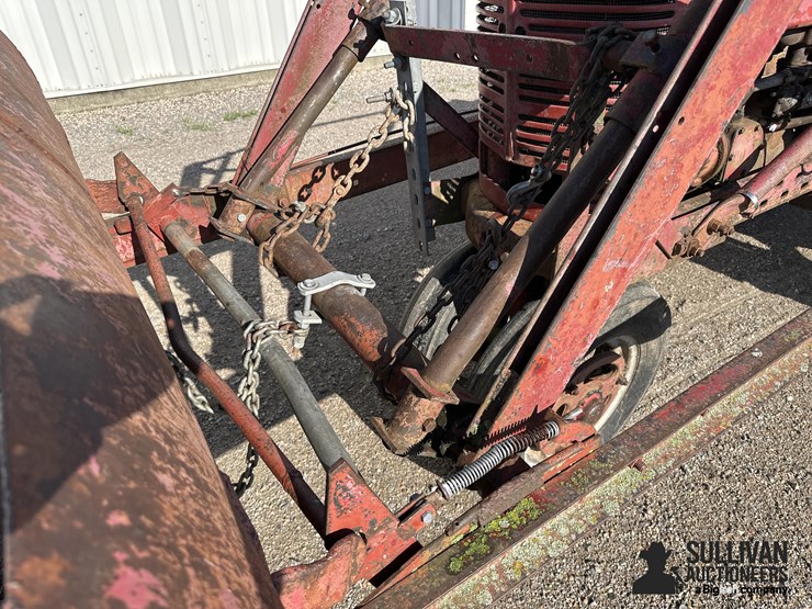 1940-farmall-h-2wd-tractor-w/hyd-loader-&-trip-bucket-image-12