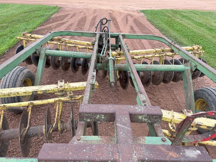 john-deere-210-image-23
