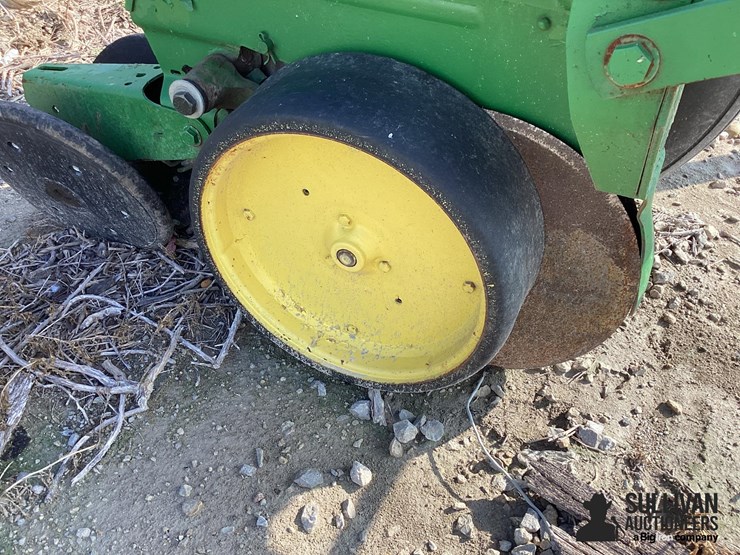 john-deere-2r30"-3-pt-planter-image-17