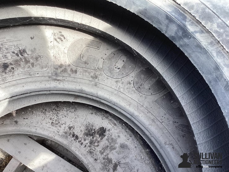 11r24.5-tires-image-11