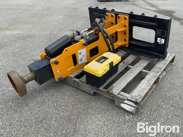 2025-giyi-680-skid-steer-post-driver-image-1