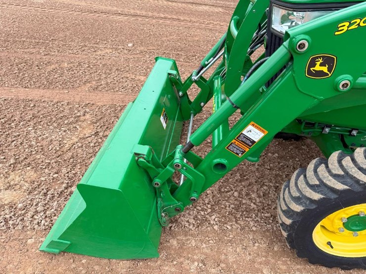 2020-john-deere-3033r-image-17
