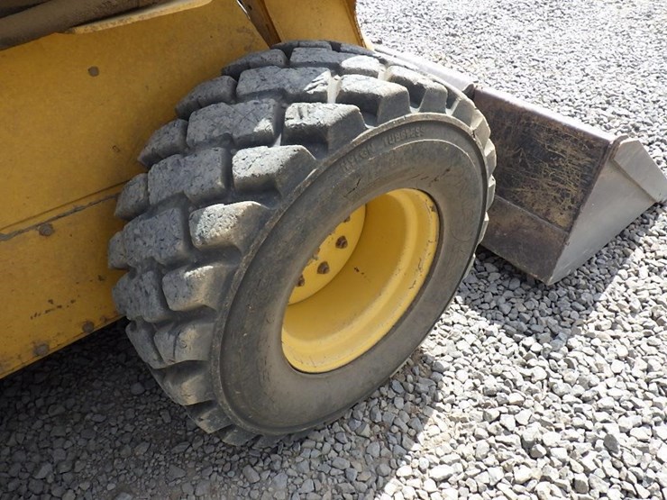 john-deere-skid-steer-loader-image-31