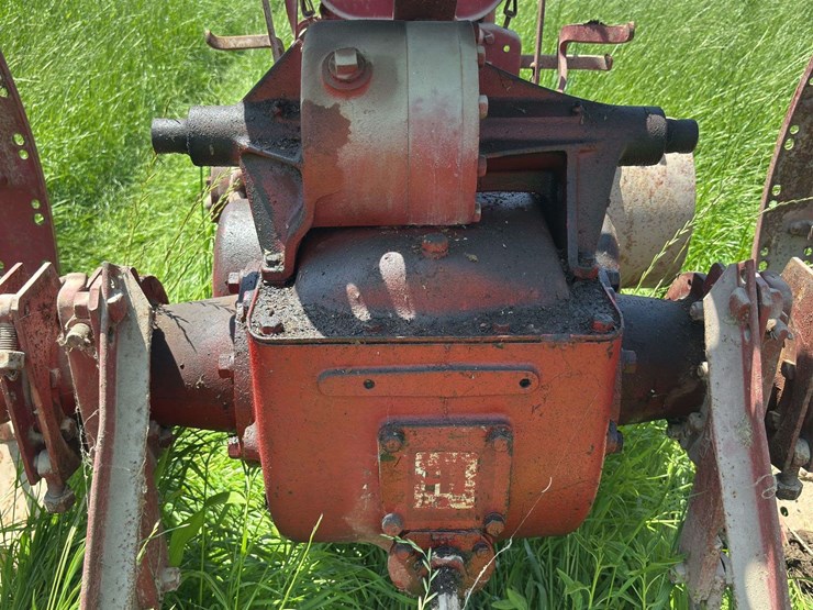 farmall-f12-image-37