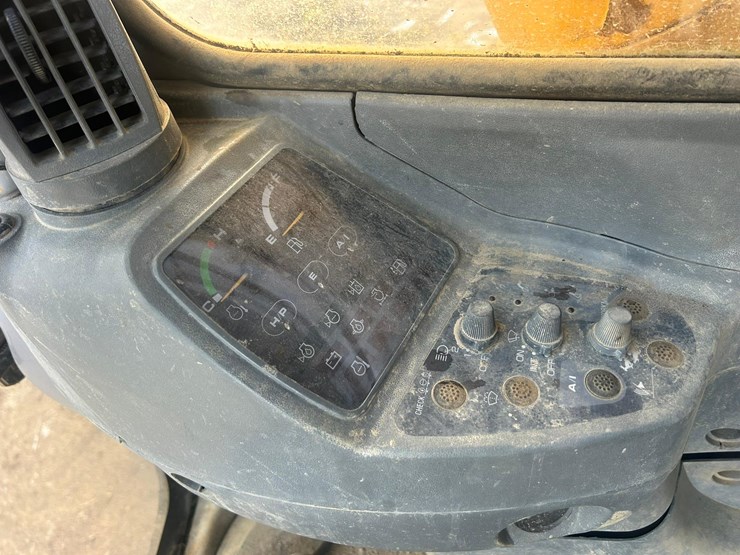 2005-deere-450-lc-image-59