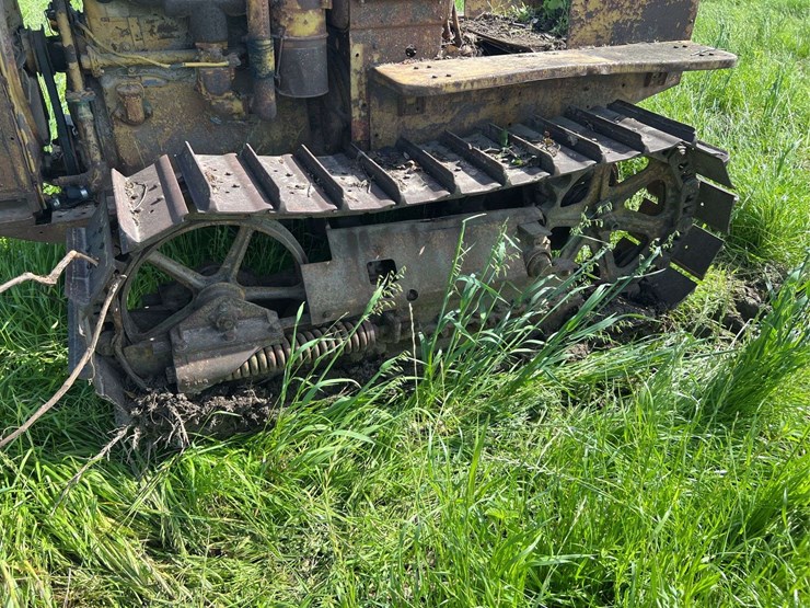 caterpillar-twenty-two-image-46