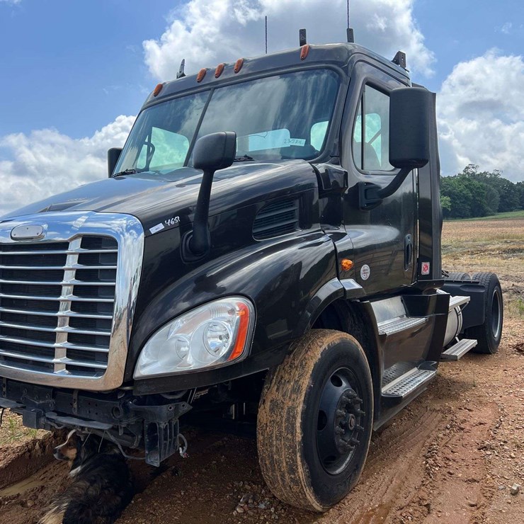 2017 Freightliner S/A Daycab Truck *INOP