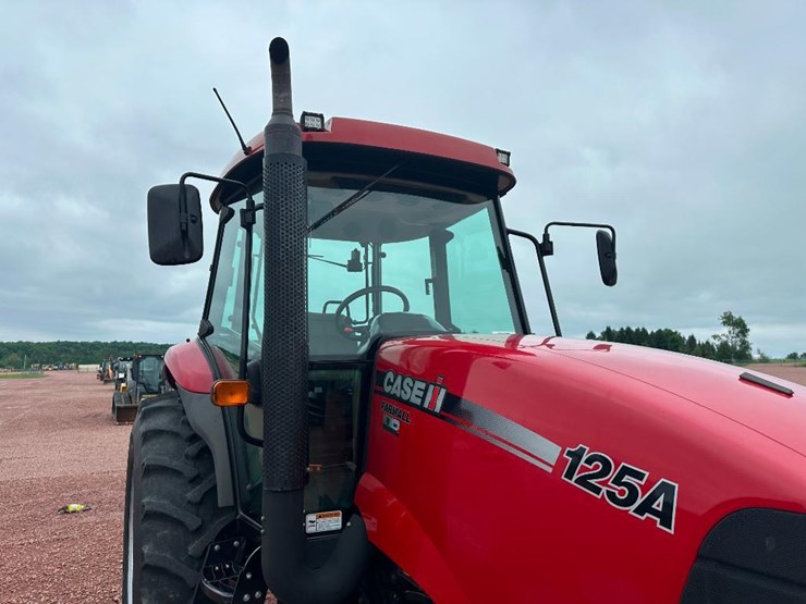 2015-case-ih-farmall-125a-image-14