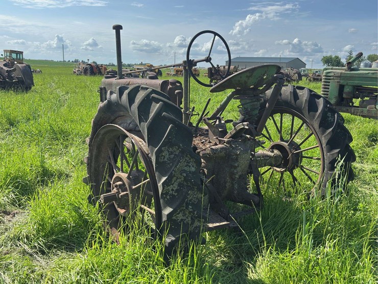 john-deere-model-b-image-3
