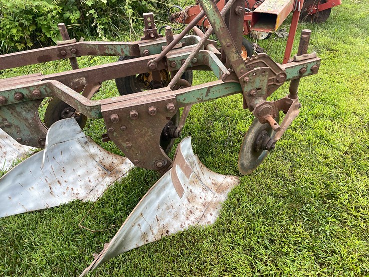#7462-•-john-deere-moldboard-plow-image-5