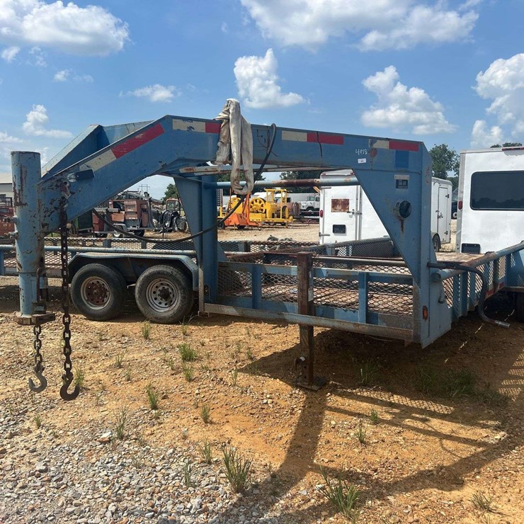 2012 80" x 20' T/A Gooseneck Trailer