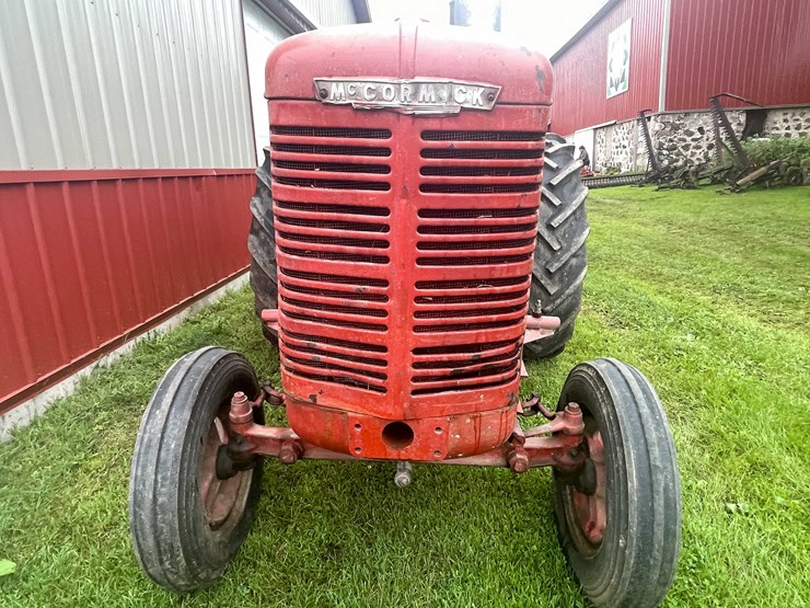 #6683-•-international-tractor-image-3