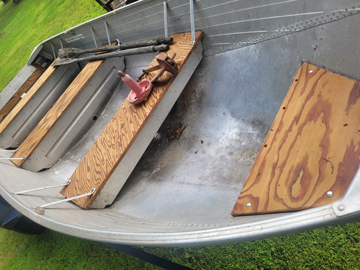 #1355-•-aluminum-boat-and-bayliner-trailer-(has-registration-card)-(located-in-dalton,-wi-)-image-5